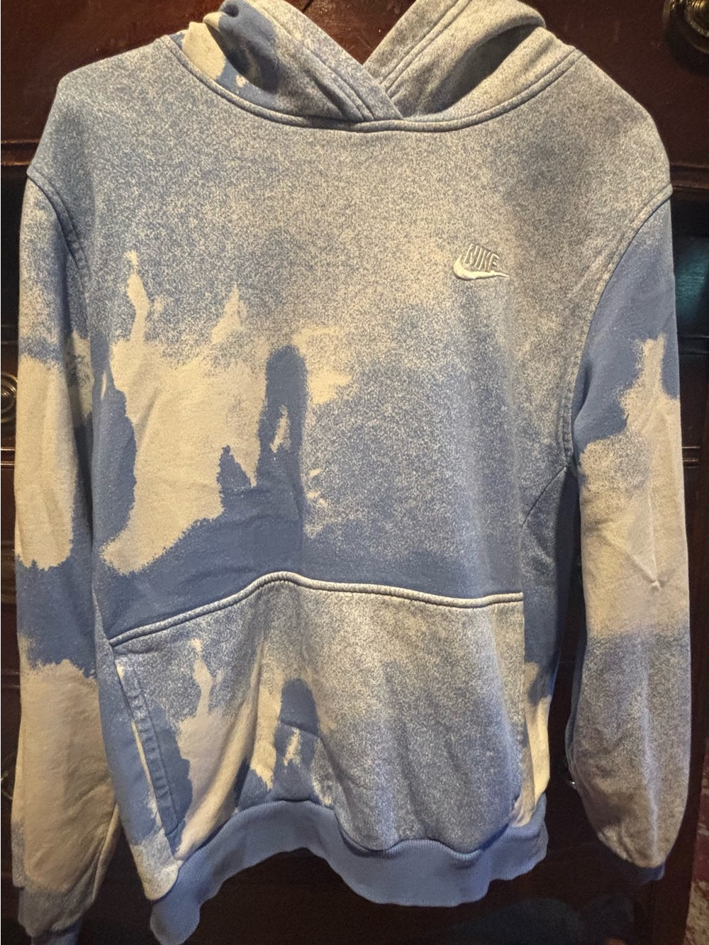 Nike Men’s Blue and White Tie-Dye Crewneck Hoodie